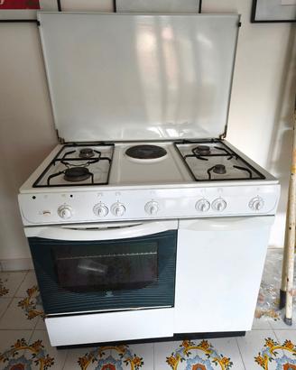 cucina Indesit a gas 