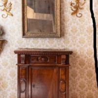 credenza Artigianale Veneta e specchio del 1900