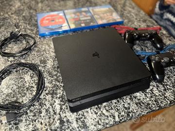 PlayStation 4 Slim da 1 TB + 2 joystick+ 3 giochi 