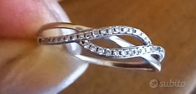 Anello in oro 375 carati