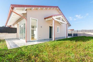 Villino su 2 livelli in classe A4 con giardino