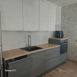 cucina lineare completa di elettrodomestici