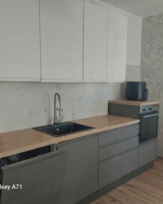 cucina lineare completa di elettrodomestici