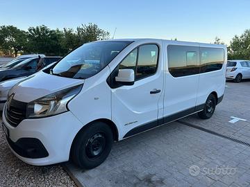 Minivan 3 posti vetrato autovettura