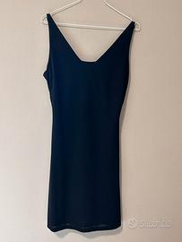 Vestito nero elegante con spalline