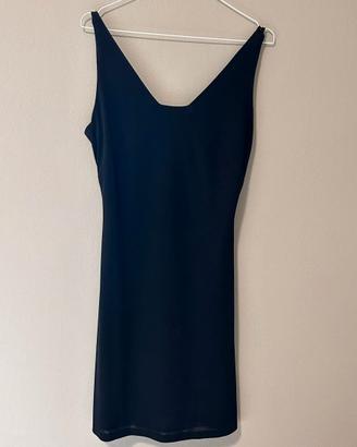 Vestito nero elegante con spalline