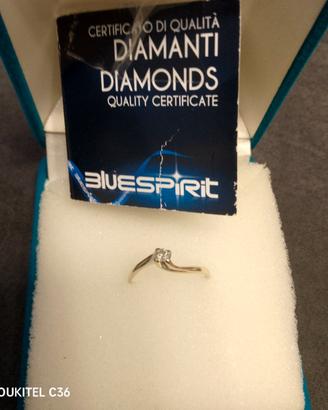 Anello in oro bianco con solitario da 10 punti