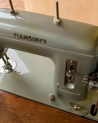 Macchina per cucire d'epoca FIAMSIMCA