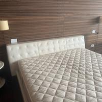 Letto in pelle poltrona frau