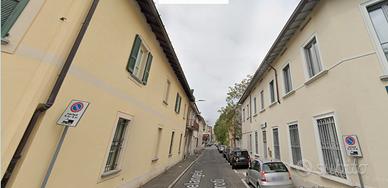 Trilocale con posto auto coperto a Seregno