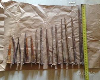 Vecchi chiodi sezione quadra