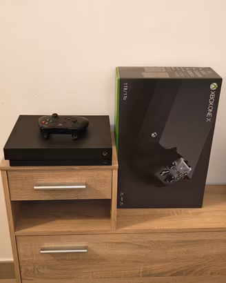 Xbox One X 1TB + 5 Videogiochi 