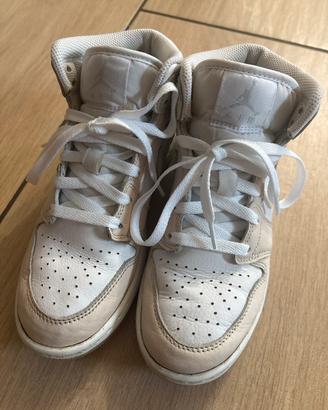 Air Jordan 1 mid FLAMINGO edition