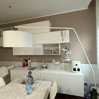 Lampada da terra bianca