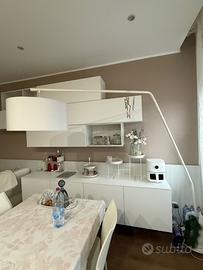 Lampada da terra bianca