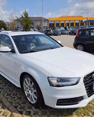 Audi A4 Avant 2.0 TDI 150 CV S-Line (Int/Est)