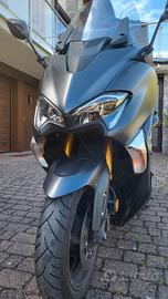 Tmax 530 con  portatarga sportivo