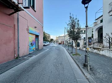 NEGOZIO A ISCHIA