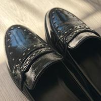 Scarpe mocassino donna Nerogiardini con borchie