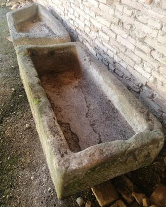 ANTICHE VASCHE IN PIETRA FATTE A MANO