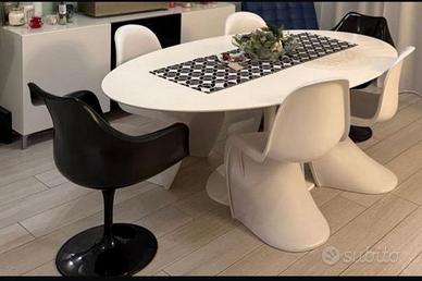 Tavolo Tulip e 4 sedie Panton e 2 sedie
