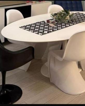 Tavolo Tulip e 4 sedie Panton e 2 sedie