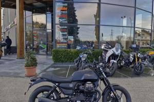 Moto Guzzi V7 STONE Nero Ruvido