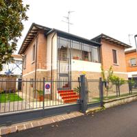 VILLA UNIFAMILIARE CON GIARDINO PRIVATO