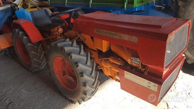 Trattore frutteto attrezzature agricole 