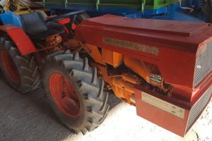 Trattore frutteto attrezzature agricole 