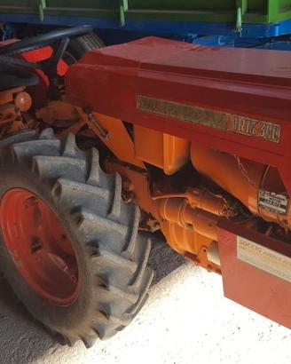 Trattore frutteto attrezzature agricole 