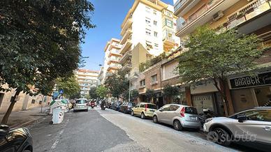 NEGOZIO A NAPOLI