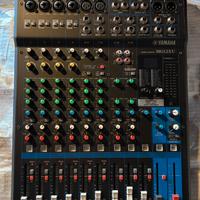 Mixer Yamaha MG 12 XU