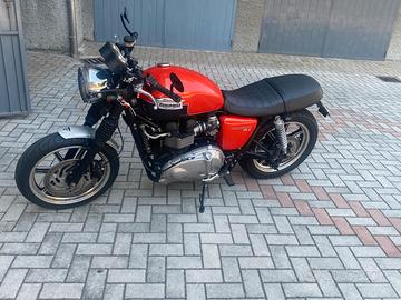 Triumph bonneville 900