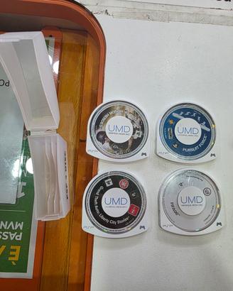 4 giochi psp con cofanetto 