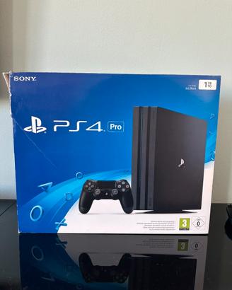 Play Station 4 PRO da 1 TB con 2 Joypad