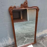 Due specchi con cornice in legno