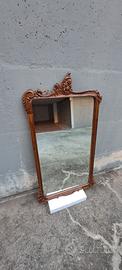 Due specchi con cornice in legno