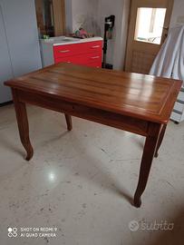 Tavolo del 700 in noce e ciliegio