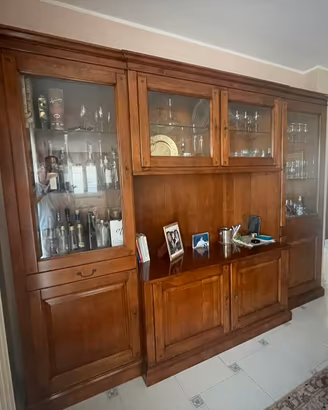 Credenza vetrina grande in legno stile classico