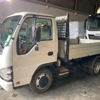 Autocarro isuzu ribaltabile