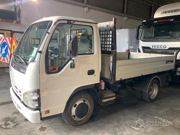 Autocarro isuzu ribaltabile