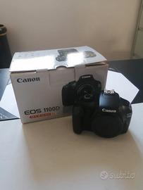 fotocamera Canon 1100D con obiettivo EFS 18-135mm.