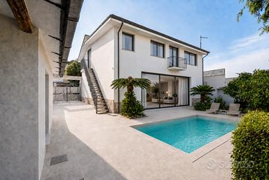 Casa indipendente con cortile