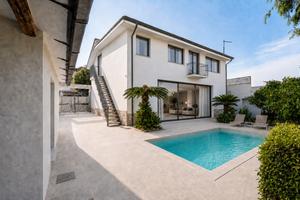 Casa indipendente con cortile