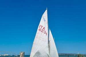 Barca a vela: deriva 470