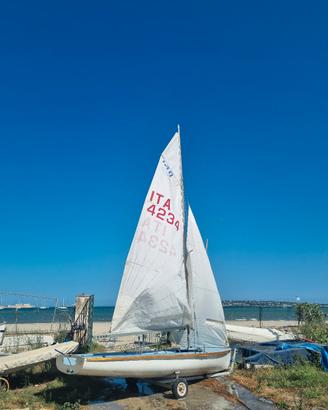 Barca a vela: deriva 470