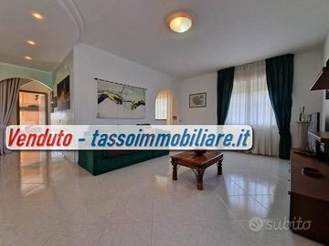 Casa indipendente di 180 m² con 4 locali e box aut