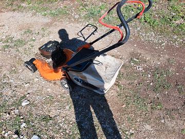 macchinetta taglia prato oleomac