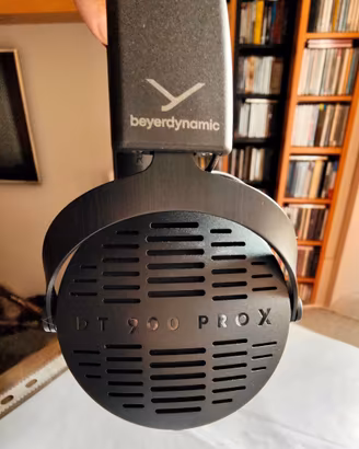 cuffia Beyerdynamic DT 900 PRO X , aperta.